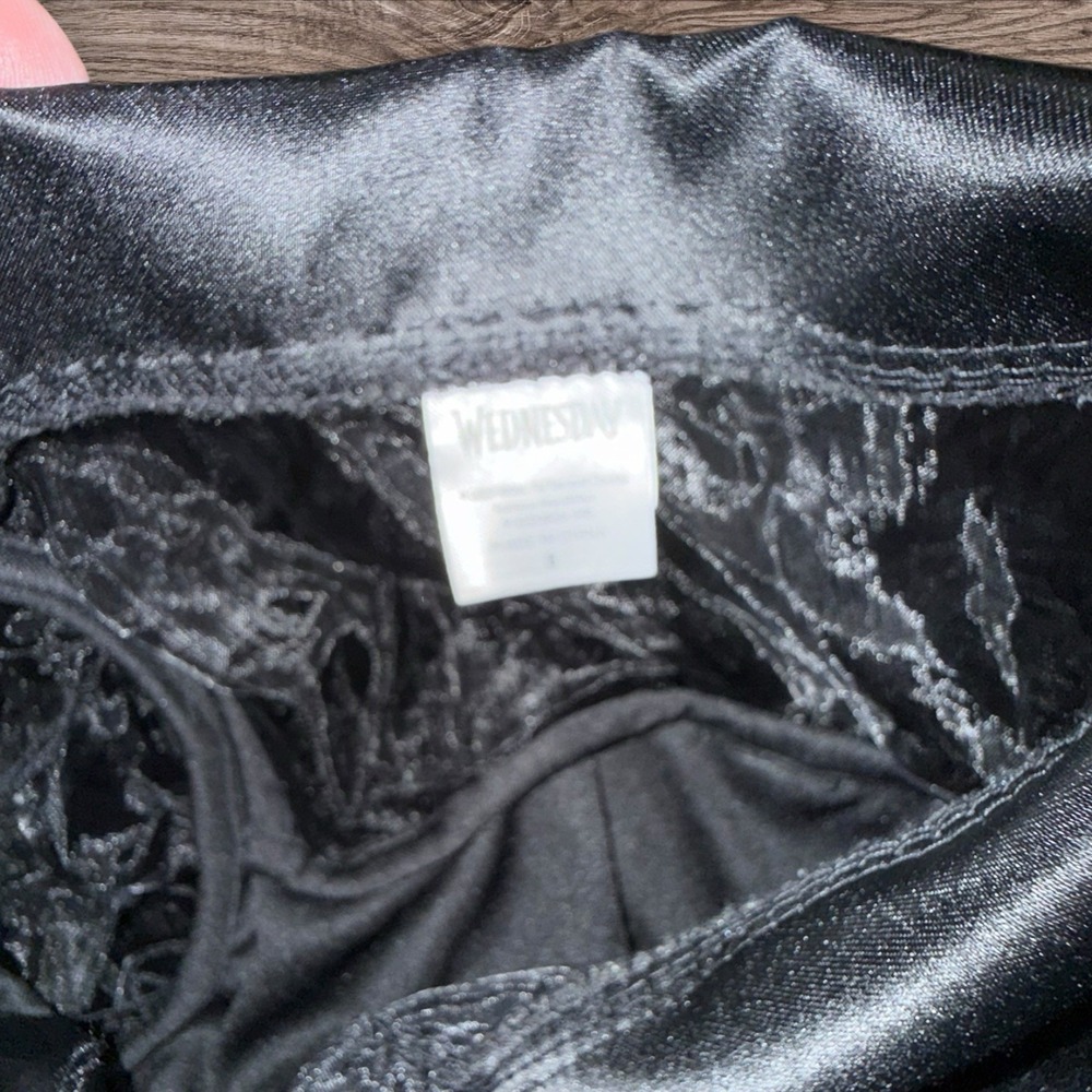 Wednesday Addams Black Ruffle Dress Costume Size 5 With Battery Operated Thing - Picture 4 of 7